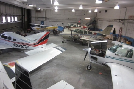 hanger-multiple-propeller-small-planes.JPG